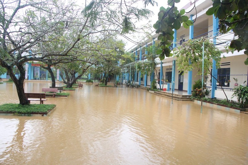 Mơ thấy nước to vào nhà làm người khác chết đuối